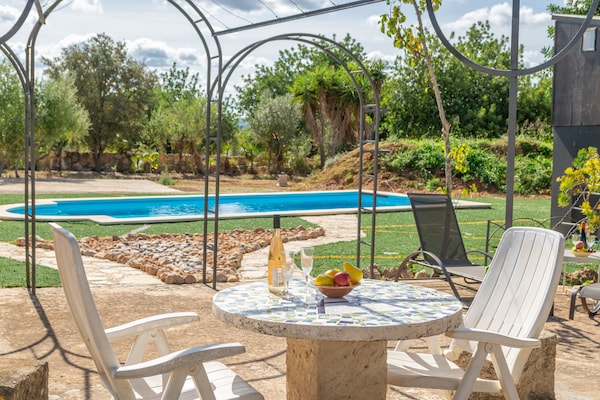 Foto van Villa in Santa Maria met zoutwaterzwembad - Vakantiehuis in Santa María Del Cami, Illes Balears - GardenSummer