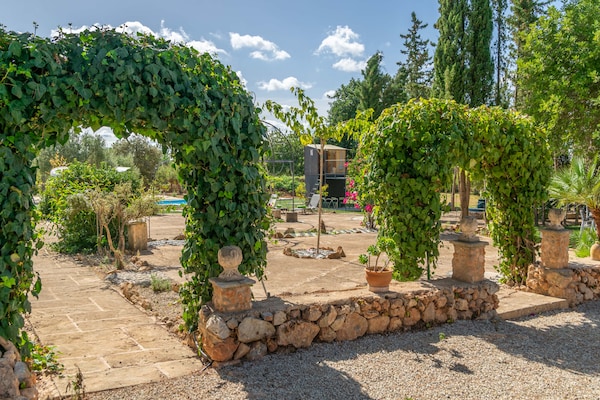 Foto van Villa in Santa Maria met zoutwaterzwembad - Vakantiehuis in Santa María Del Cami, Illes Balears - GardenSummer