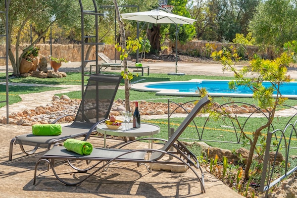 Foto van Villa in Santa Maria met zoutwaterzwembad - Vakantiehuis in Santa María Del Cami, Illes Balears - GardenSummer