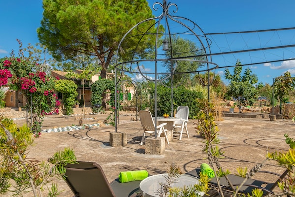 Foto van Villa in Santa Maria met zoutwaterzwembad - Vakantiehuis in Santa María Del Cami, Illes Balears - GardenSummer