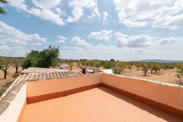 Foto van Villa in Santa Maria met zoutwaterzwembad - Vakantiehuis in Santa María Del Cami, Illes Balears - ViewSummer