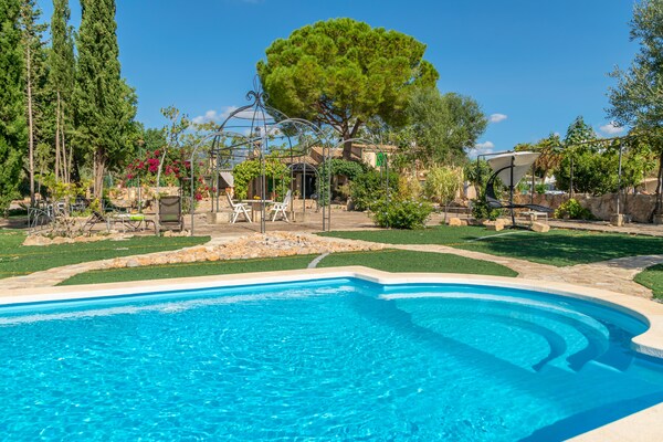 Foto van Villa in Santa Maria met zoutwaterzwembad - Vakantiehuis in Santa María Del Cami, Illes Balears - PoolOfHouse