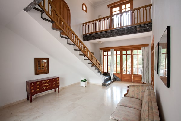 Foto van Villa in Sa Coma met zwembad bij strand - Vakantiehuis in Sa Coma, Illes Balears - LivingRoom
