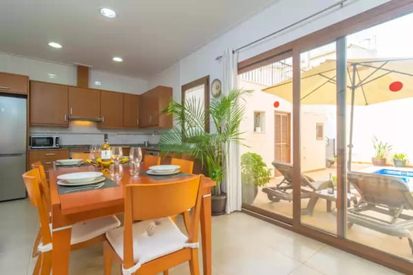 Foto van Ontspannen verblijf in het zonnige Sa Pobla - Vakantiehuis in , Illes Balears - DiningRoom