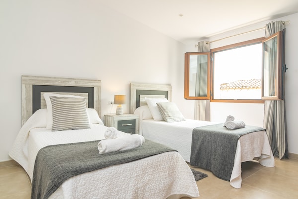 Foto van Ontspannen verblijf in het zonnige Sa Pobla - Vakantiehuis in , Illes Balears - BedRoom