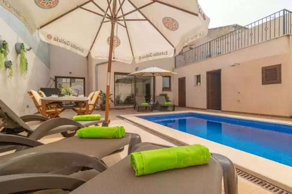 Foto van Ontspannen verblijf in het zonnige Sa Pobla - Vakantiehuis in , Illes Balears - PoolOfHouse