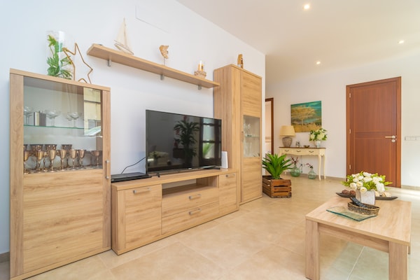 Foto van Ontspannen verblijf in het zonnige Sa Pobla - Vakantiehuis in , Illes Balears - LivingRoom