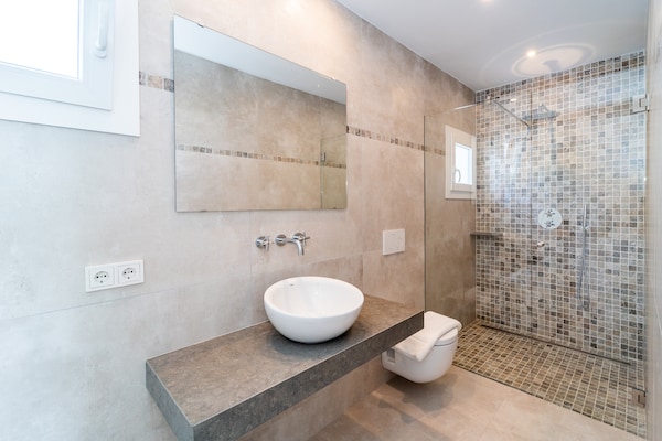 Foto van Villa Gaudina - Villa Con Piscina Privada - Vakantiehuis in , Illes Balears - BathRoom