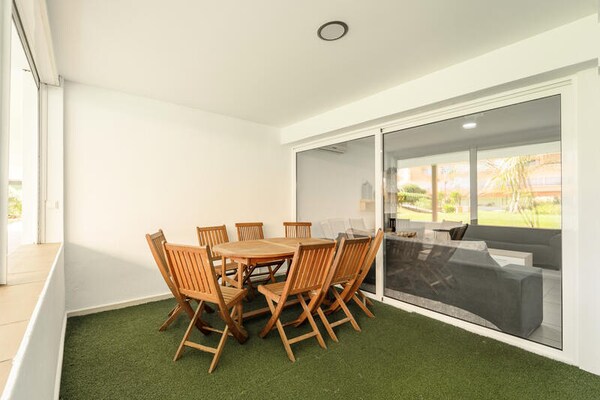 Foto van Appartement in Roses met zwembad en terras - Vakantiehuis in  - Untagged