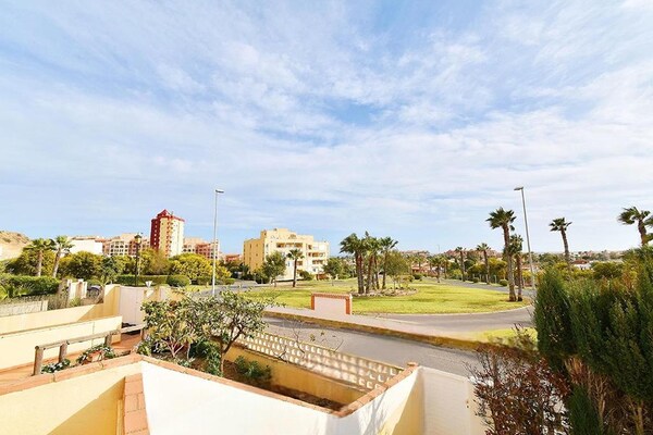 Foto van Huis met terras vlakbij de stranden - Vakantiehuis in Almerimar - ViewSummer