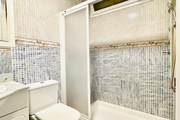 Foto van Appartement in Roquetas de Mar met terras - Vakantiehuis in Roquetas de Mar - BathRoom