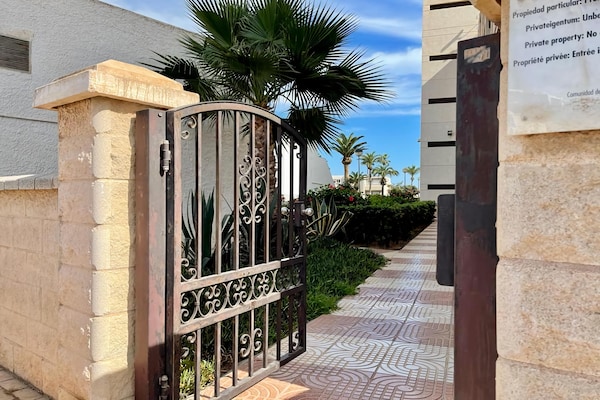 Foto van Appartement in Roquetas de Mar met terras - Vakantiehuis in Roquetas de Mar - HallReception