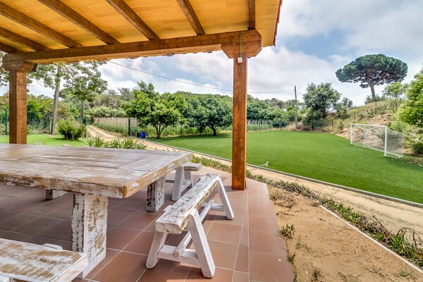 Foto van Villa in Palafolls met Privézwembad & BBQ - Vakantiehuis in Palafolls - terrace