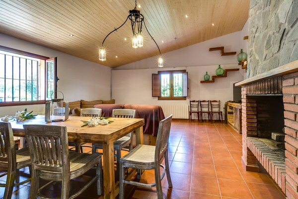 Foto van Villa in Palafolls met Privézwembad & BBQ - Vakantiehuis in Palafolls - DiningRoom