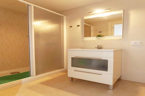 Foto van Comfortabel en ruim appartement in Roses. - Vakantiehuis in Rosas / Roses - BathRoom
