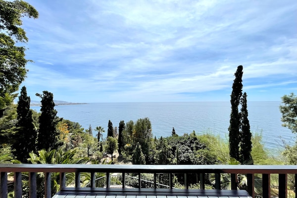 Foto van Villa in Salobreña met Zeezicht - Vakantiehuis in Salobreña - ViewSummer