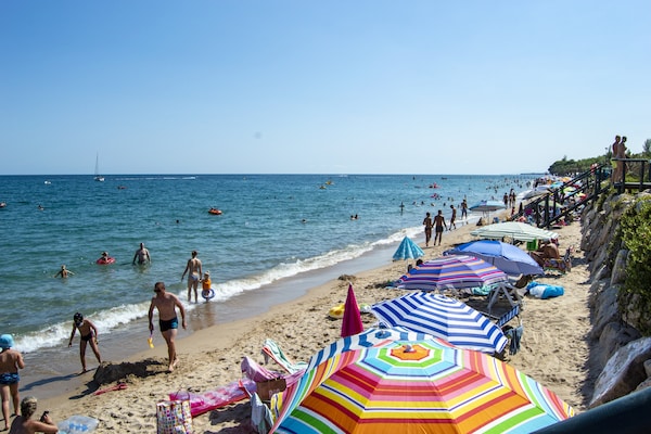 Foto van Cottage in Tarragona met Privéstrand - Vakantiehuis in La Torre del Sol, Tarragona - AreaSummer5KM