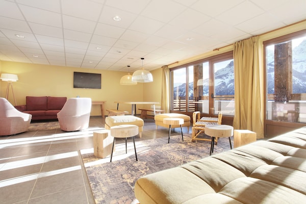 Foto van Chalet in Praroustan met Uitzicht op Bergen - Vakantiehuis in PRA LOUP 1500 - HallReception