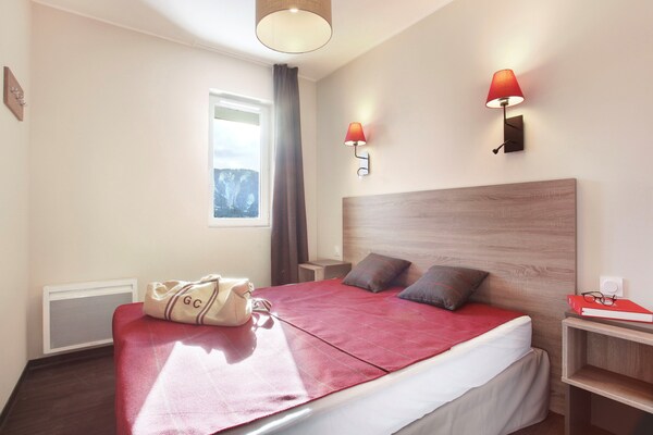 Foto van Chalet in Praroustan met Uitzicht op Bergen - Vakantiehuis in PRA LOUP 1500 - BedRoom