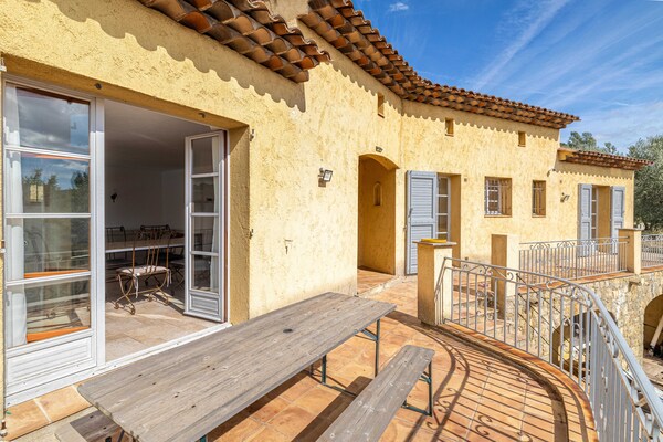 Foto van Huis met airconditioning, 4 slaapkamers/10 slaapkamers en zwembad – 40 minuten van Cannes - Untagged