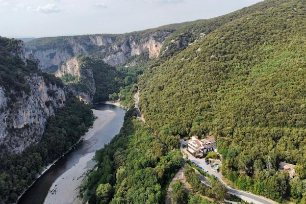 Foto van Natuurretraite met terras - Vakantiehuis in VALLON PONT D'ARC - AreaSummer20KM