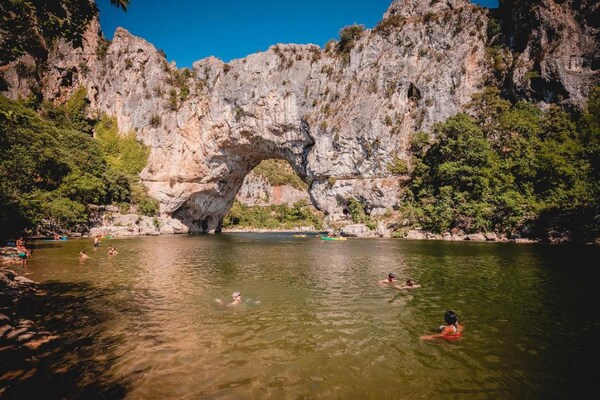 Foto van Huisdiervriendelijke vakantie in de Ardèche - Vakantiehuis in VALLON PONT D'ARC - AreaSummer20KM