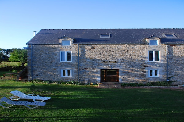 Foto van Golden Light Cottage Escape - Vakantiehuis in Sainte-Marguerite-d'Elle - ExteriorSummer