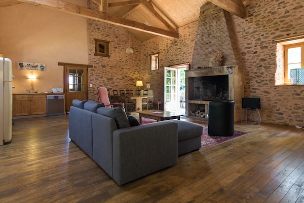 Foto van Cottage in Chaleix bij Bos en Meer - Vakantiehuis in Chalais - LivingRoom