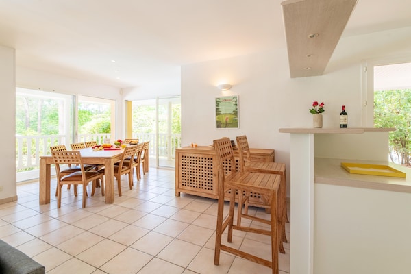 Foto van Golfvilla in Eden Parc voor 10 met zwembad - Vakantiehuis in Lacanau - DiningRoom