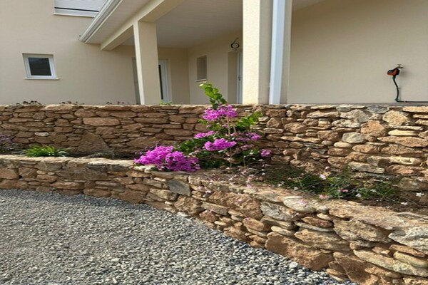 Foto van Villa l'Esquirol met uitzicht en zwembad - Vakantiehuis in Roquebrun - GardenSummer