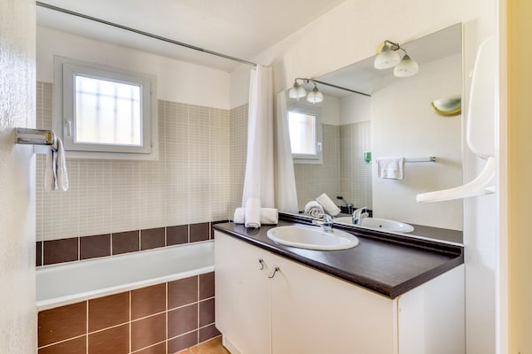 Foto van Gastenverblijf met 8 kamers vlakbij bergpaden - Vakantiehuis in HOMPS (AUDE) - BathRoom