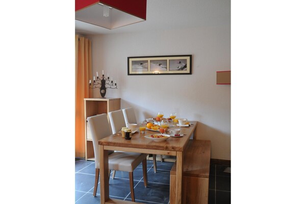 Foto van Alpine duplexwoning voor zes personen - Vakantiehuis in Saint-Lary-Soulan - DiningRoom