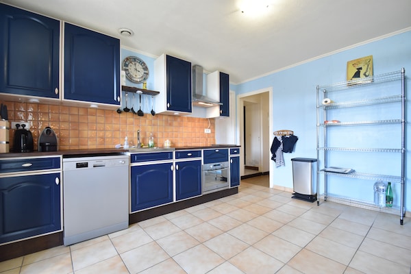 Foto van Vakantiehuis in Grury met zwembad en tuin - Vakantiehuis in Grury - Kitchen