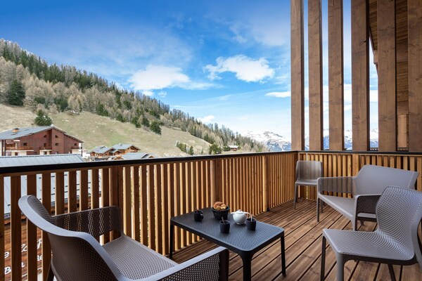 Foto van Chalet in Paradiski met ski-in/ski-out toegang - Vakantiehuis in Macot La Plagne - TerraceBalcony