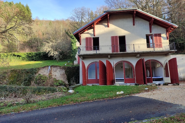 Foto van Alpine Chalet Retreat met zwembad - Vakantiehuis in Serrieres en Chautagne - ExteriorSummer