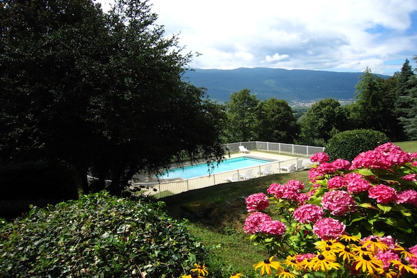 Foto van Alpine Chalet Retreat met zwembad - Vakantiehuis in Serrieres en Chautagne - PoolOfHouse