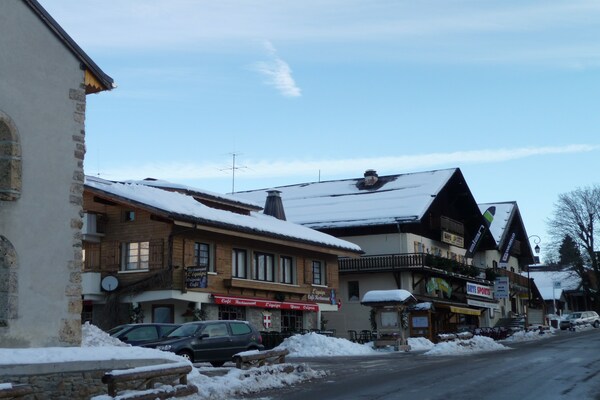 Foto van Gezellig chaletverblijf met zwembad - Vakantiehuis in Notre Dame de Bellecombe - AreaWinter1KM