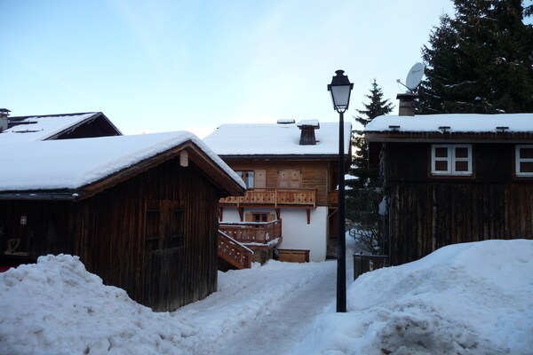 Foto van Gezellig chaletverblijf met zwembad - Vakantiehuis in Notre Dame de Bellecombe - AreaWinter1KM