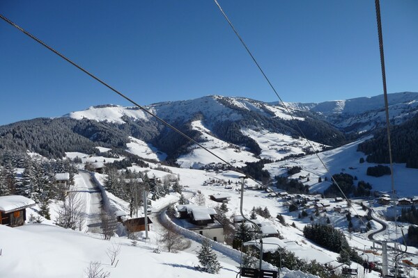 Foto van Gezellig chaletverblijf met zwembad - Vakantiehuis in Notre Dame de Bellecombe - AreaWinter5KM