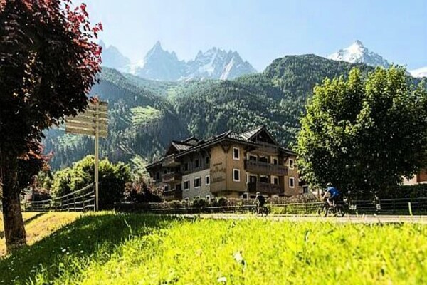 Foto van Appartement Prestige 2 kamers (6 personen) - Vakantiehuis in CHAMONIX MONT BLANC - ExteriorSummer