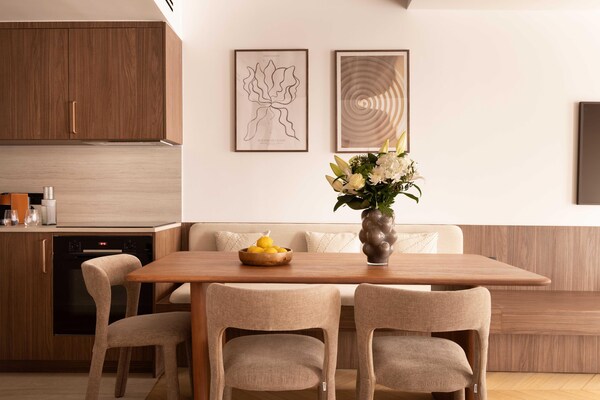 Foto van Chic, centraal appartement met airconditioning - 2 slaapkamers/6 slaapkamers - Faubourg S/ Denis - DiningRoom