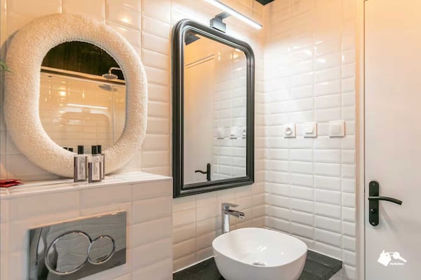 Foto van Duplex appartement met 2 slaapkamers en 6 plaatsen vlakbij de Moulin Rouge. - Untagged