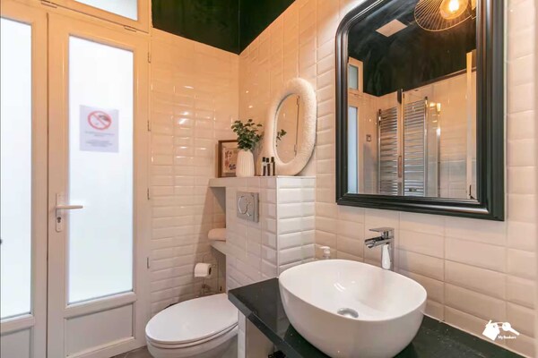 Foto van Duplex appartement met 2 slaapkamers en 6 plaatsen vlakbij de Moulin Rouge. - Untagged