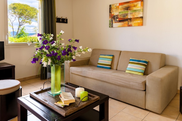 Foto van Duplex blokhutappartement voor 8 in Var - Vakantiehuis in Six-Fours-les-Plages - LivingRoom