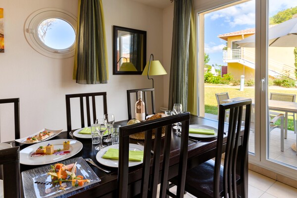Foto van Duplex met zeezicht voor 8 aan de kust van Var - Vakantiehuis in Six-Fours-les-Plages - DiningRoom