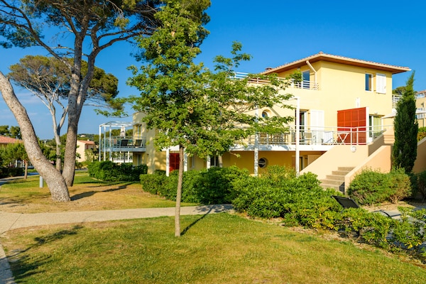 Foto van Duplex met zeezicht voor 8 aan de kust van Var - Vakantiehuis in Six-Fours-les-Plages - ExteriorSummer