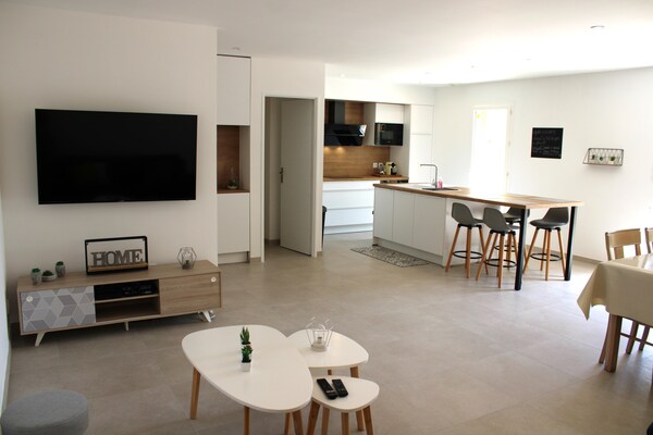 Foto van Vakantiehuis met grote tuin en zwembad - Vakantiehuis in Lorgues - LivingRoom