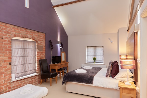 Foto van Schuur in Derby met Hot Tub & Uitzicht - Vakantiehuis in Ashbourne - BedRoom