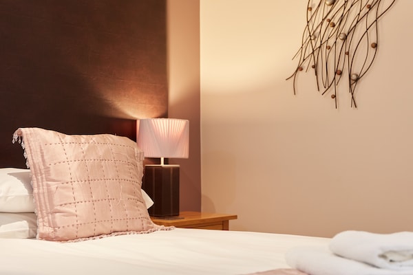 Foto van Schuur in Derby met Hot Tub & Uitzicht - Vakantiehuis in Ashbourne - BedRoom