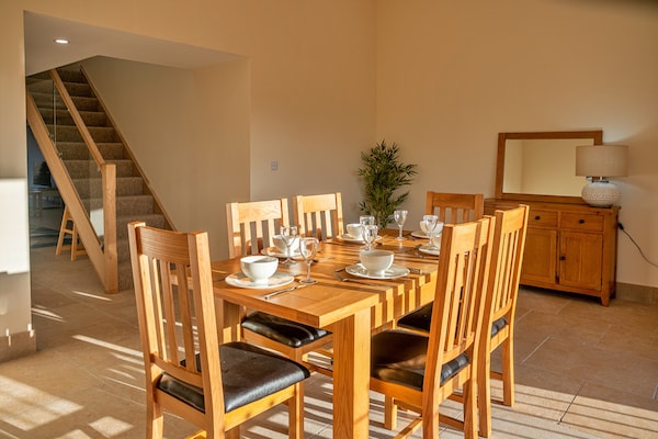 Foto van Schuur in Cotswolds met Hot Tub & Wandelpaden - Vakantiehuis in Little Rissington - DiningRoom